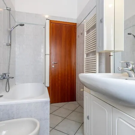 Apartment Hostdomus - Submarine Alassio